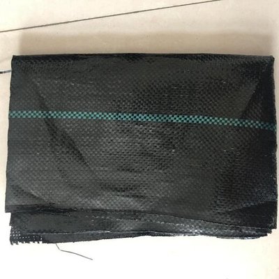 草莓園防草布的全面解析 編織布的應(yīng)用與優(yōu)勢(shì)